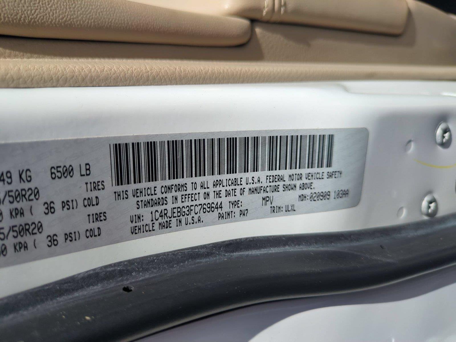 Used 2015 Bright White Clearcoat Jeep Limited image 40