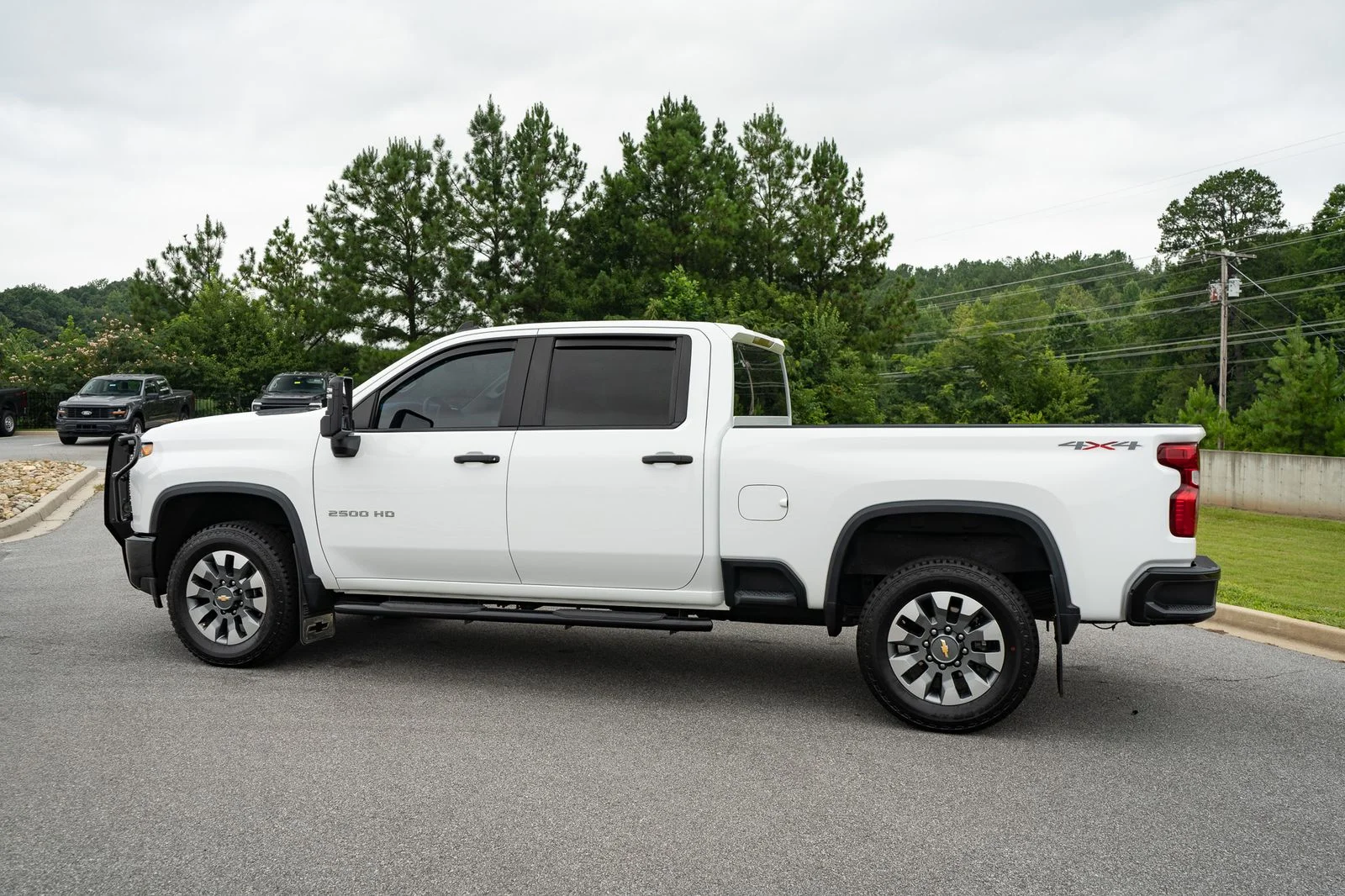 Used 2022 White Chevrolet Custom image 7