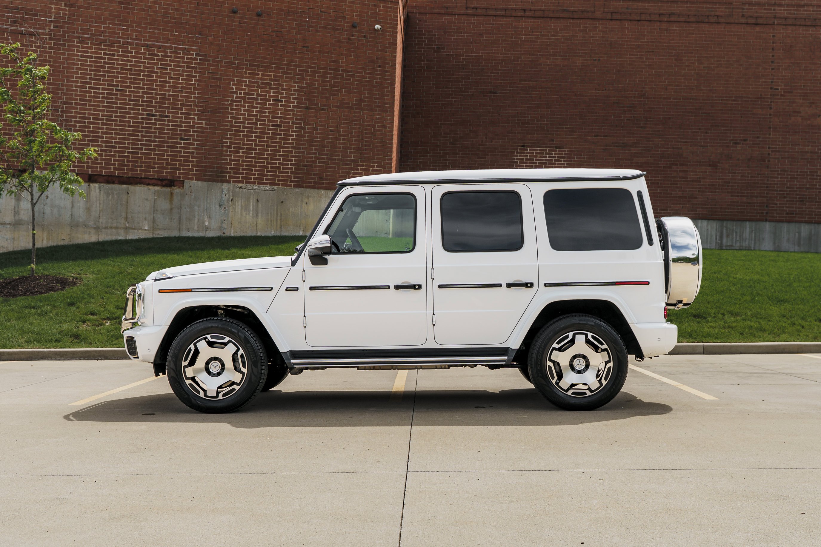 Used 2025 Polar White Mercedes-Benz G 550 image 6