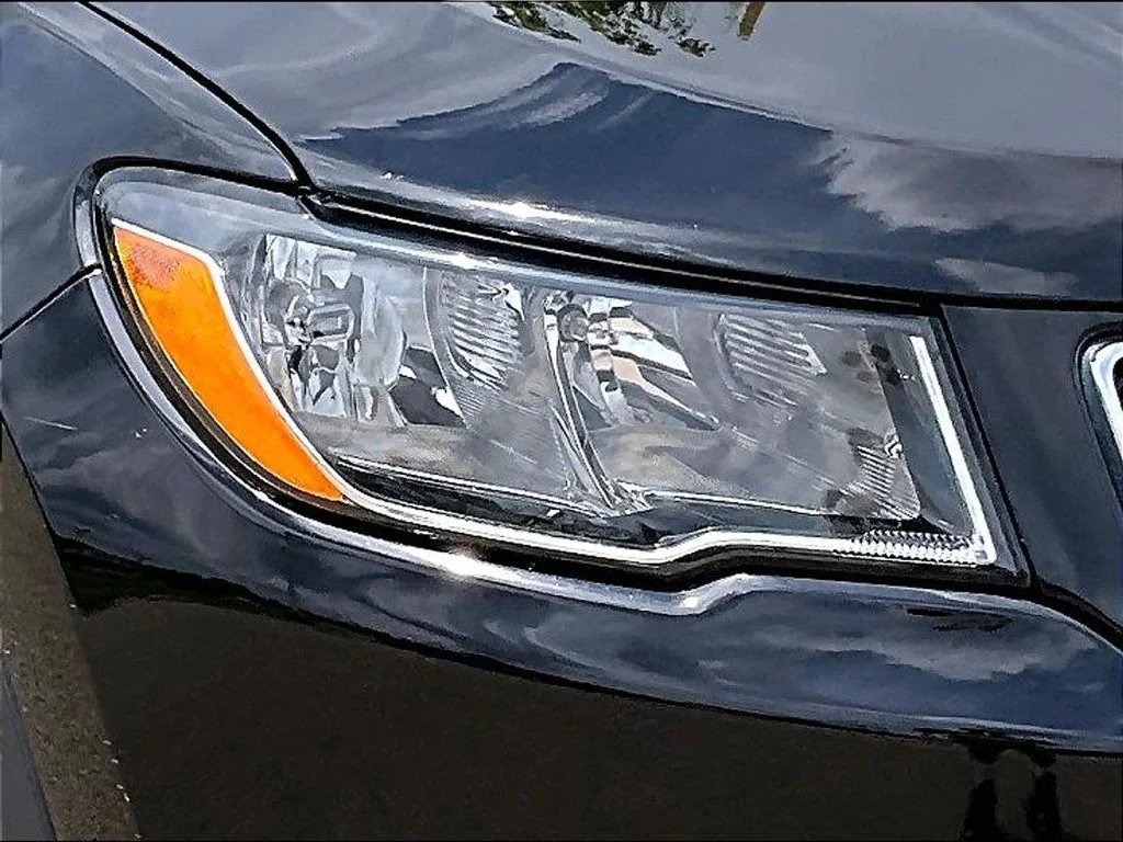 Used 2018 Black Jeep Latitude image 34