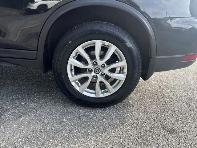 Used 2019 Black Nissan S image 31