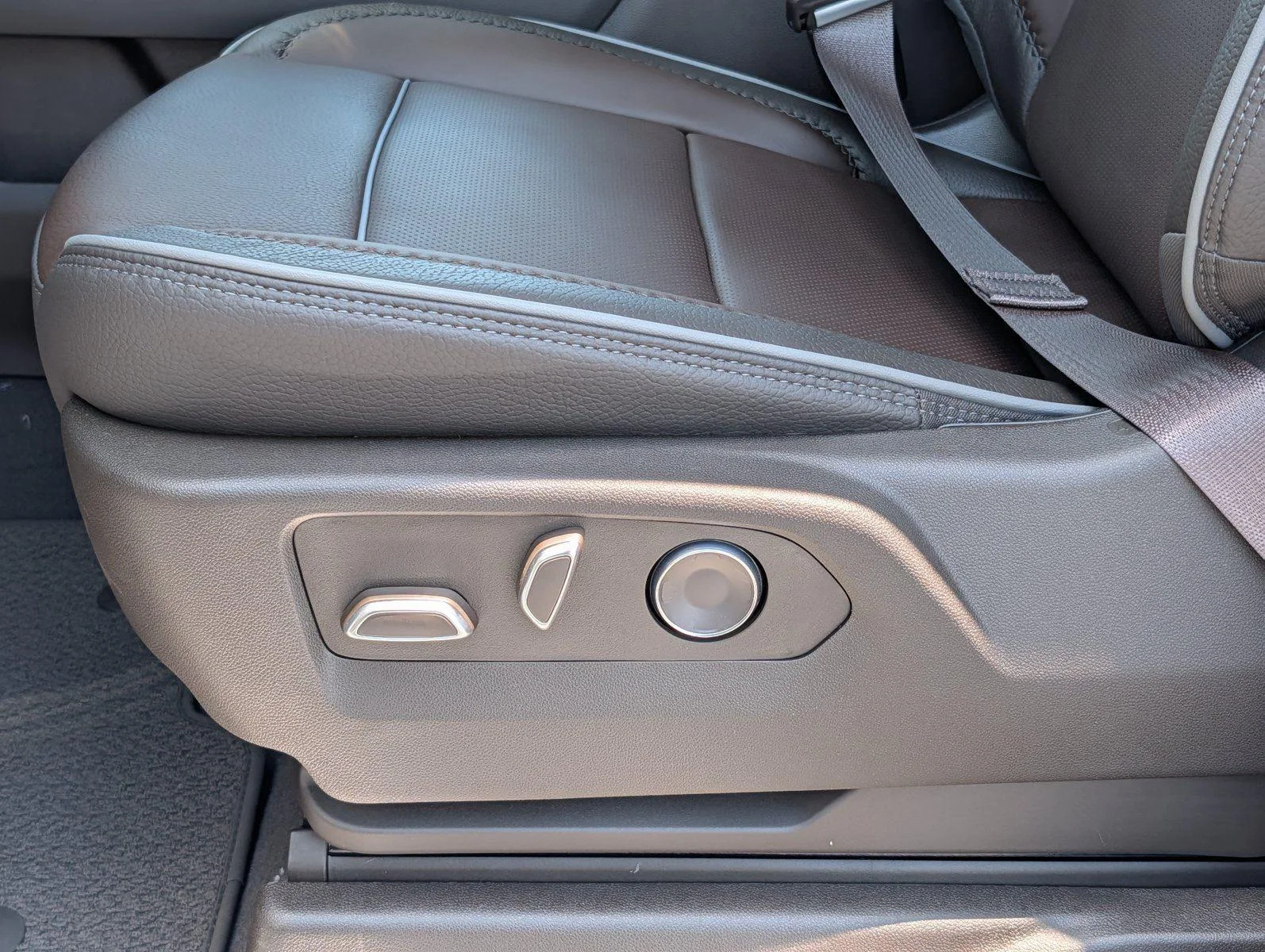 New 2026 Glacier White Tricoat GMC Denali image 12