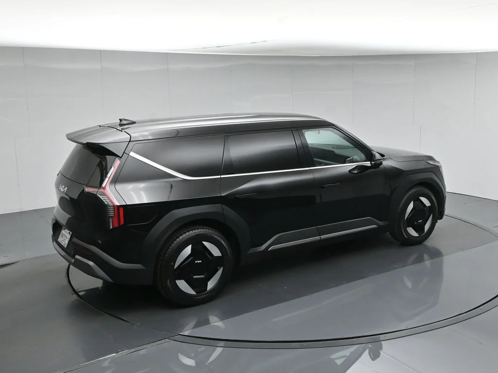 Used 2024 Black Kia Light Long Range image 45
