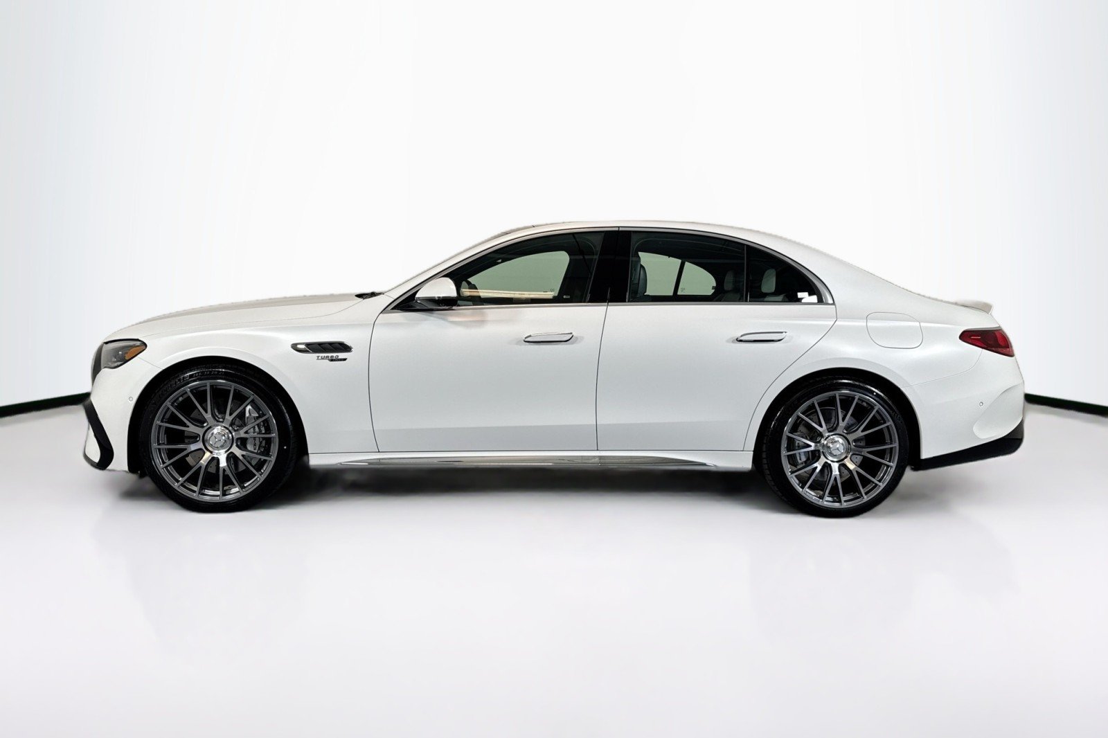 New 2026 MANUFAKTUR Moonlight White Magno Mercedes-Benz AMG® E 53 E 4MATIC+ Sedan image 8