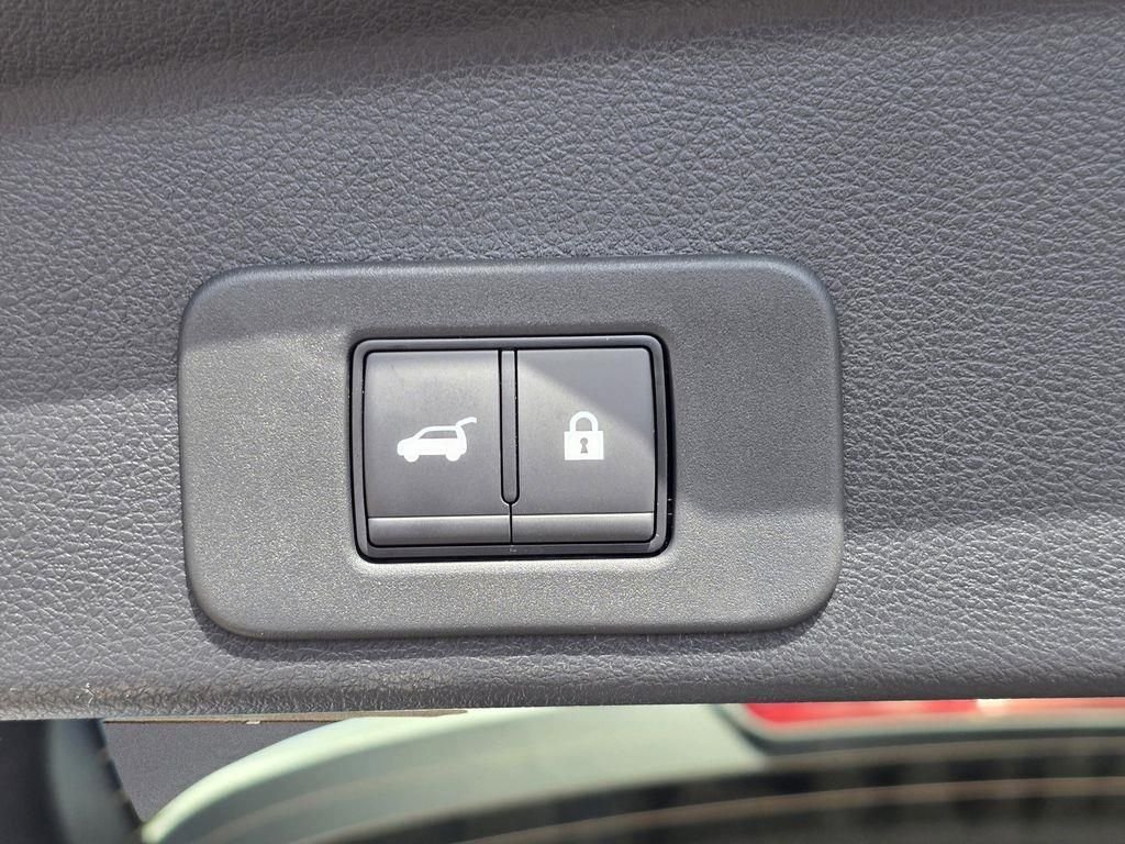 New 2026 Everest White Pearl TriCoat Nissan Platinum image 9