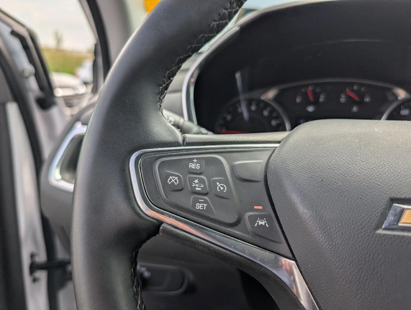 Used 2024 Summit White Chevrolet LT image 15
