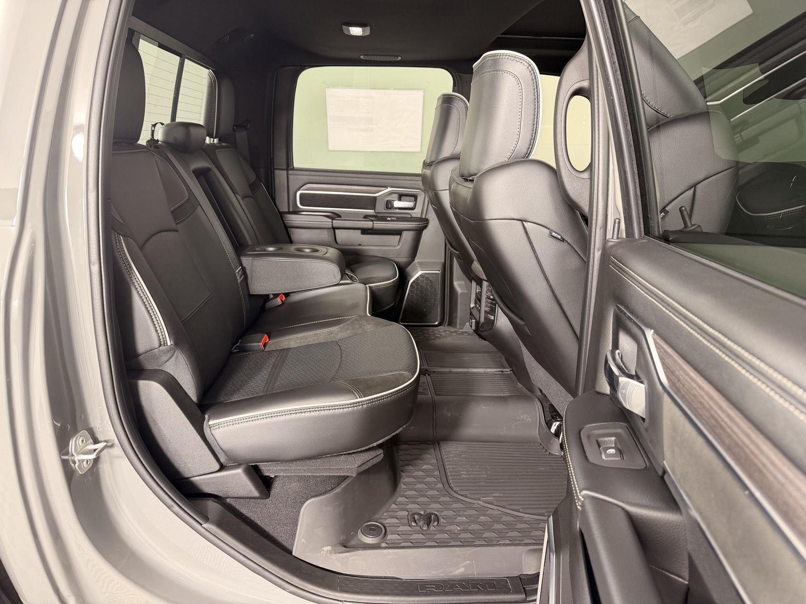 2026 RAM 3500 Laramie - Photo 18