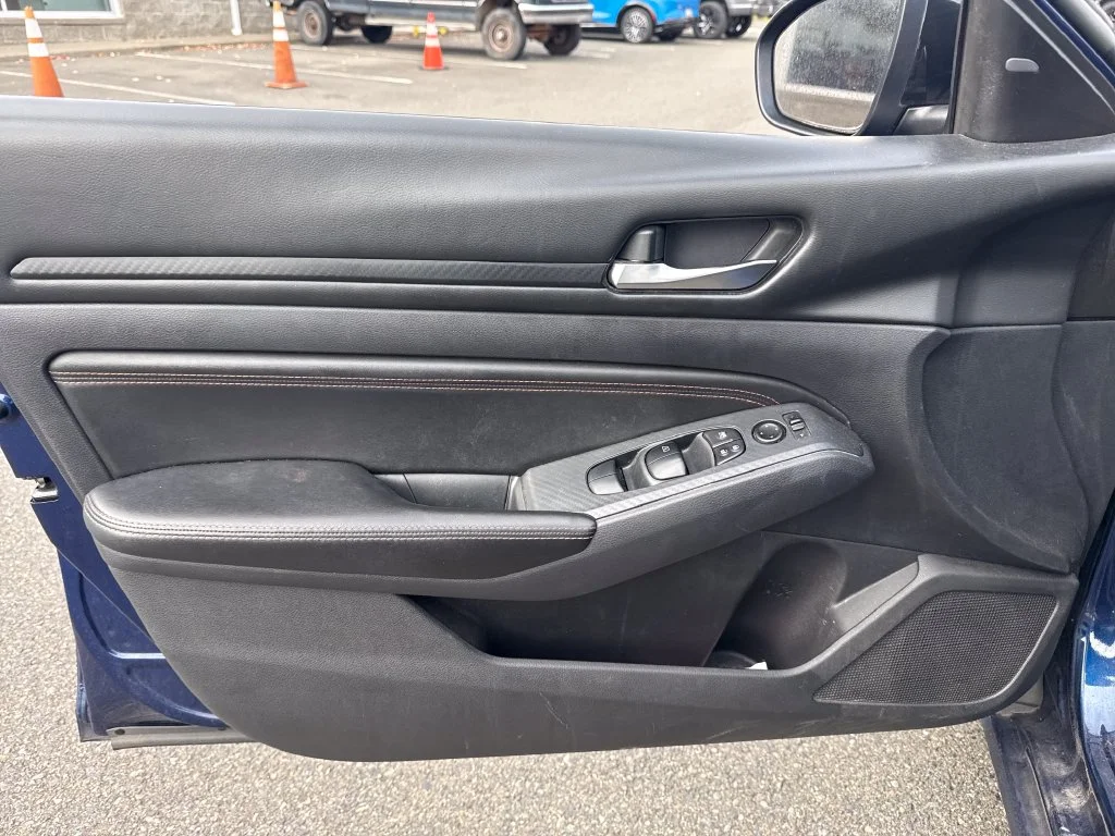 Used 2020 Blue Nissan 2.5 SR image 16