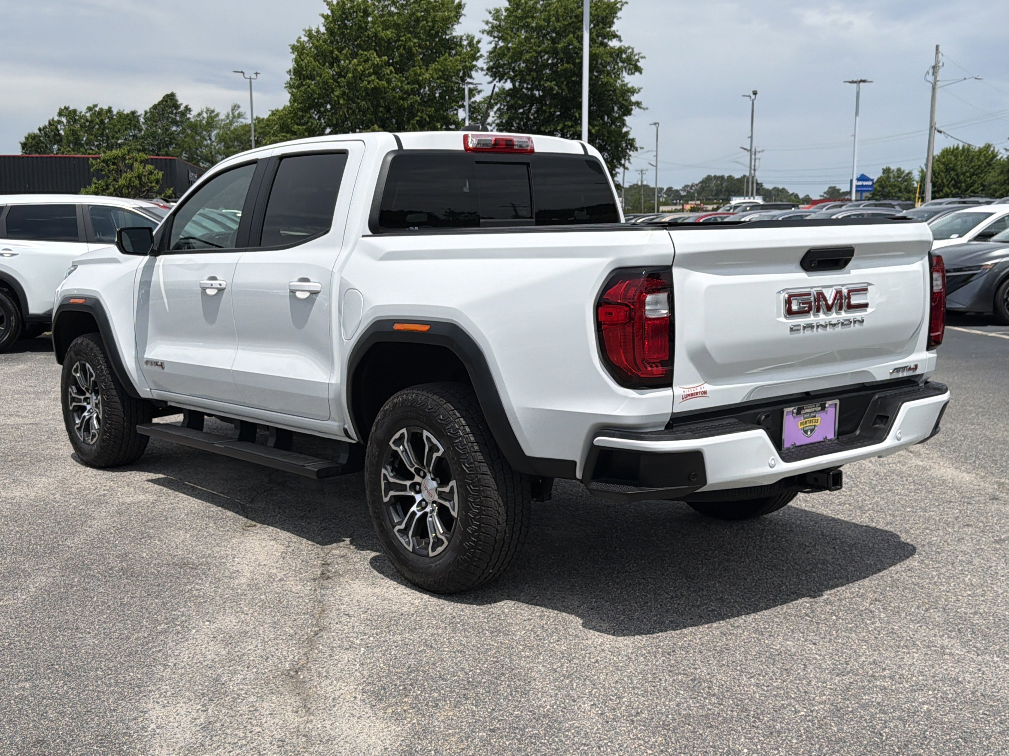 Used 2023 Summit White GMC 4WD AT4 image 27