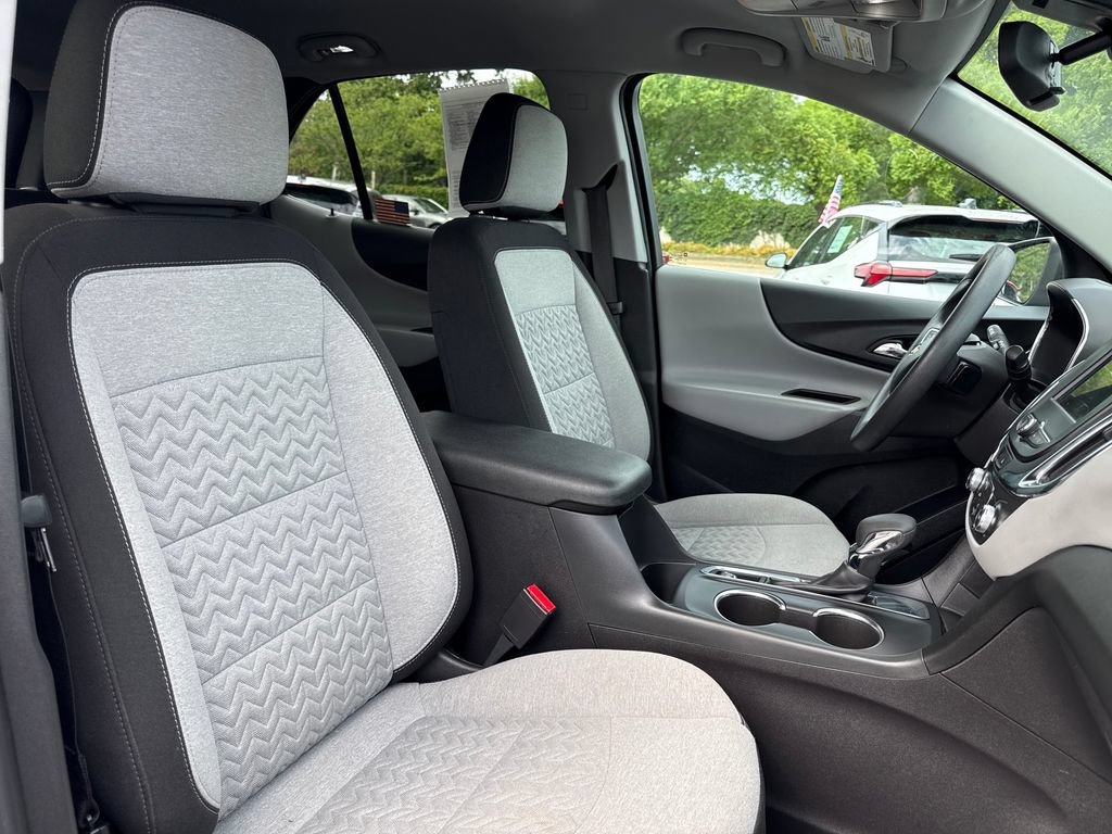 Used 2022 Silver Ice Metallic Chevrolet LT image 25