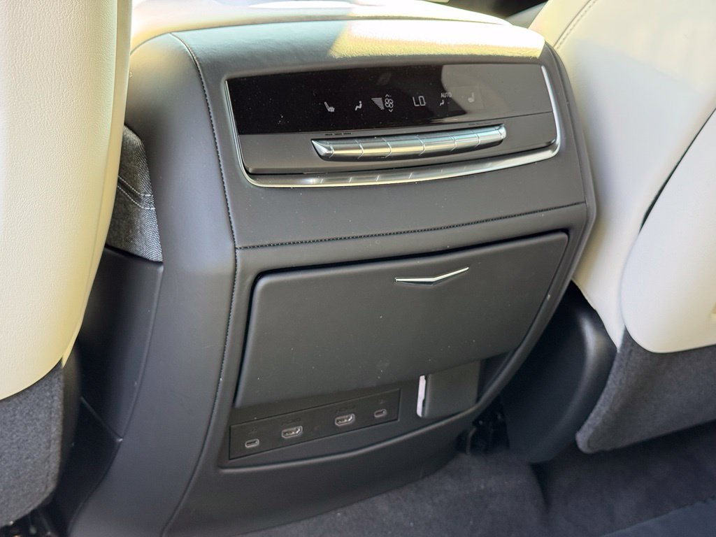 2026 Cadillac Escalade Platinum Sport - Photo 37