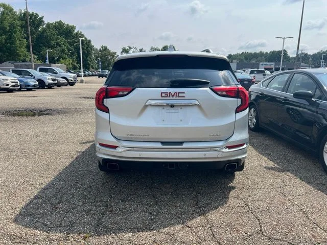 Used 2019 Silver GMC Denali image 7