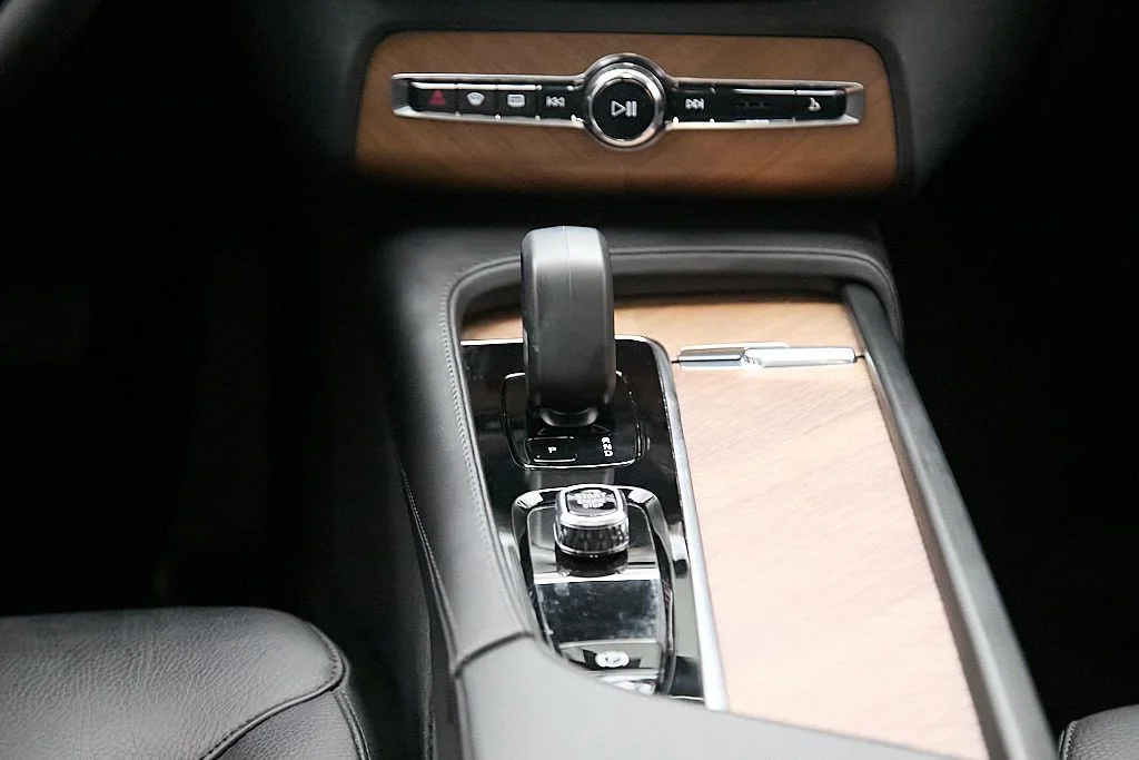 Certified Used 2024 Platinum Grey Volvo Plus image 30