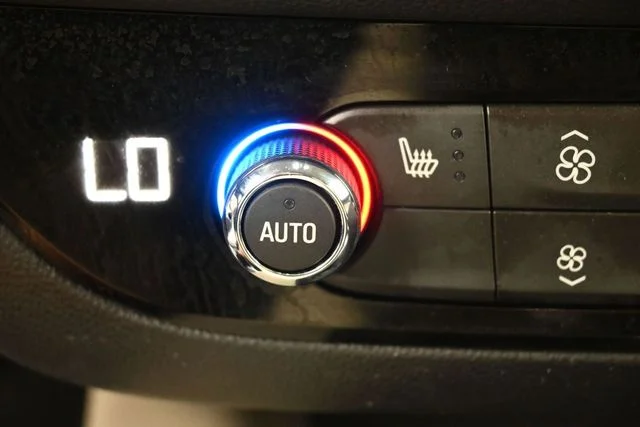 Used 2019 Black Buick Essence image 31