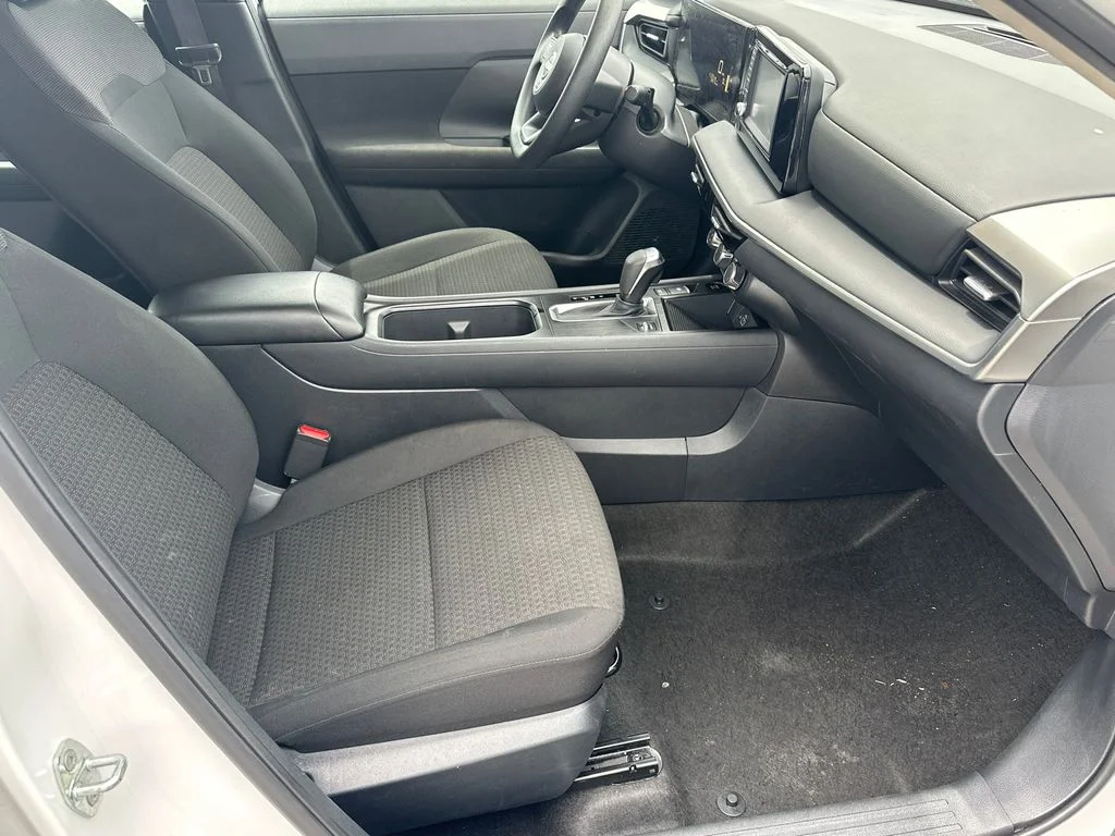 Used 2025 White Nissan S image 13