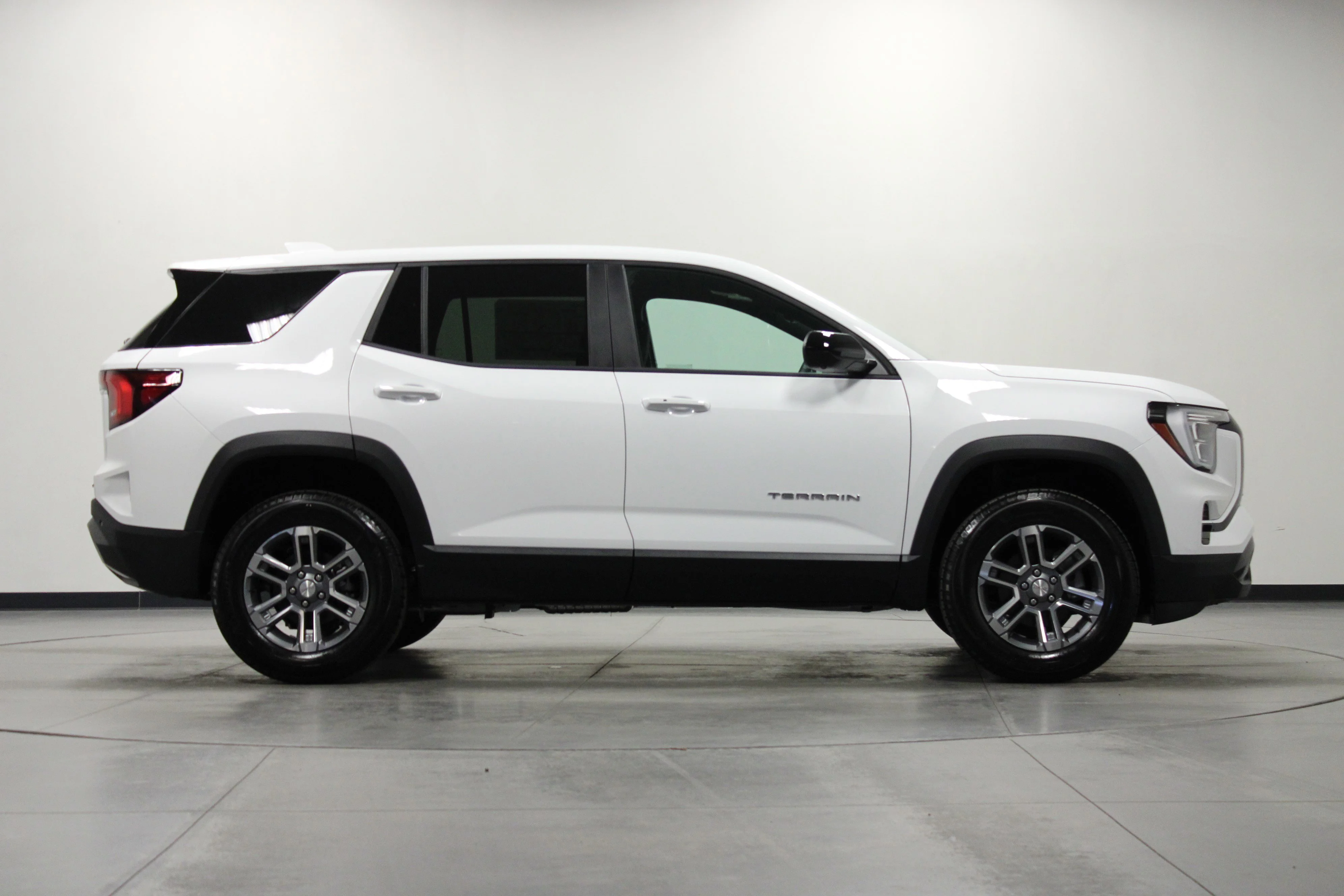 New 2026 Summit White GMC Elevation image 3