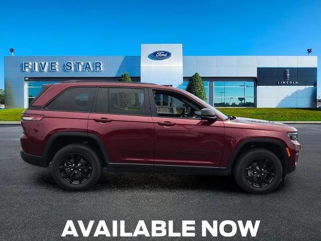 Used 2025 Red Jeep Altitude image 9