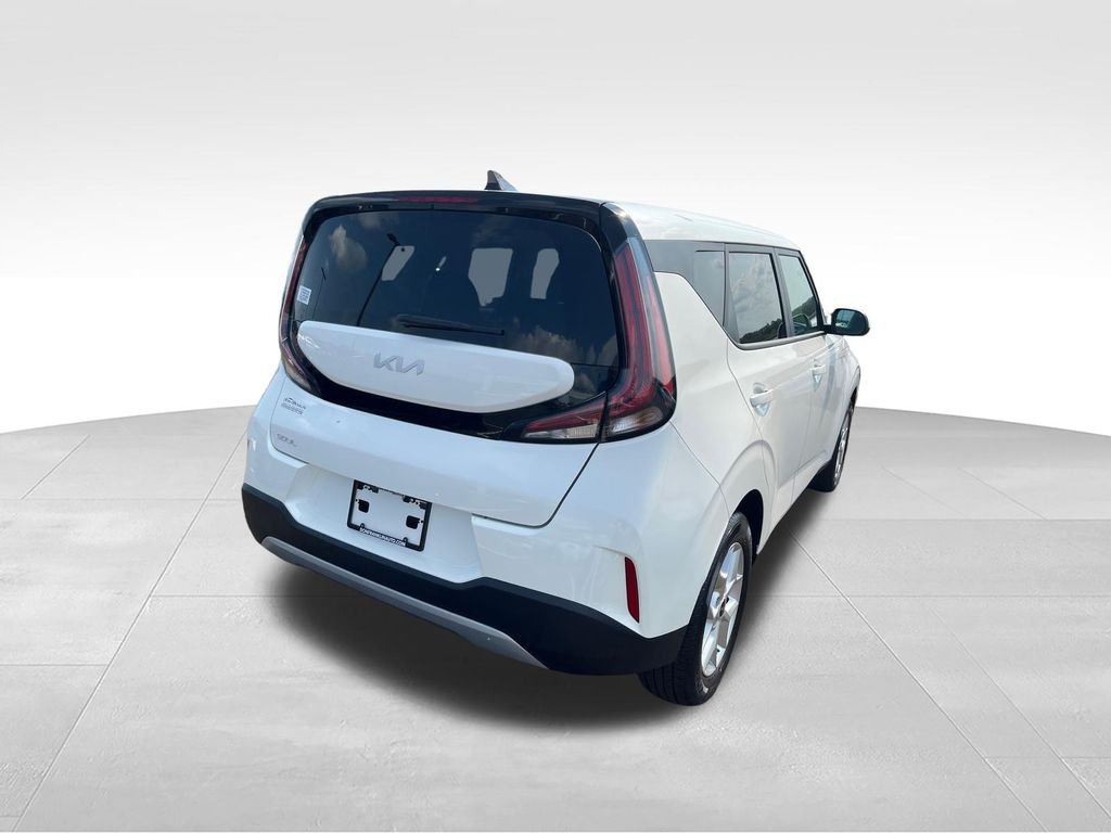 Used 2025 White Kia LX image 5