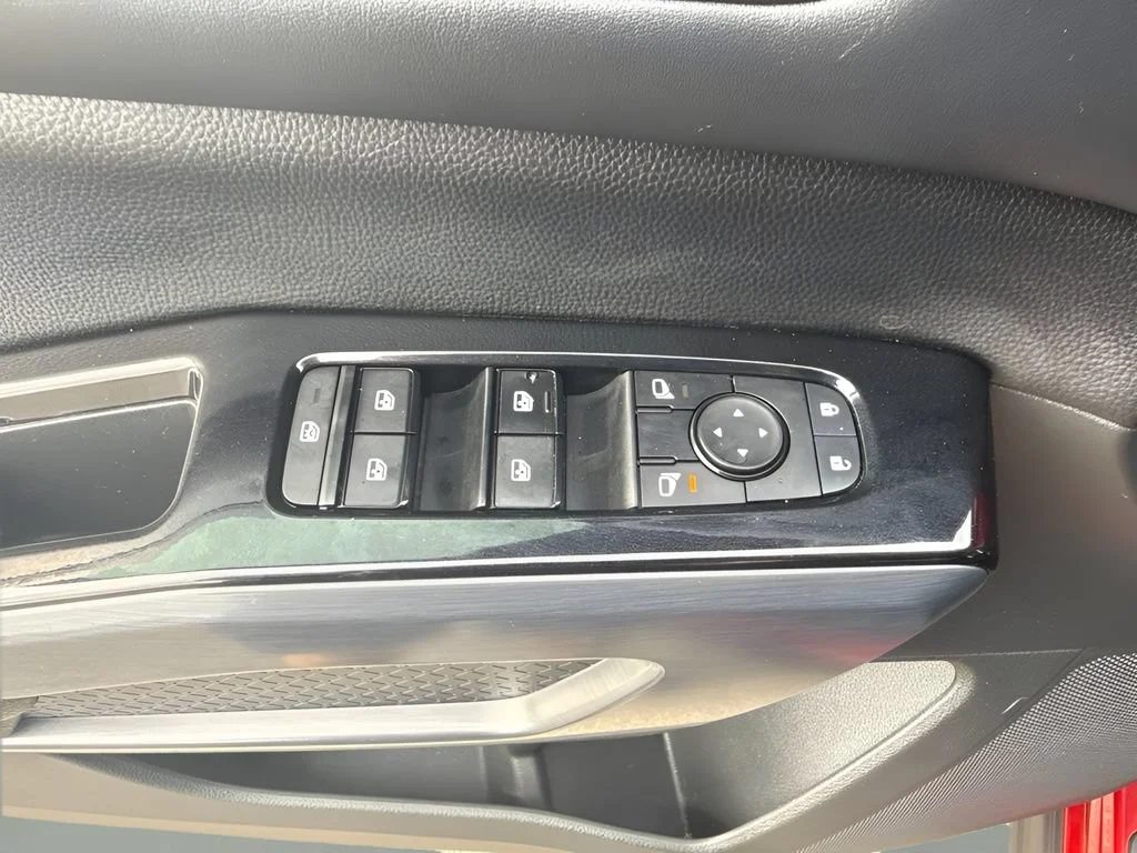Used 2022  Nissan SL image 15