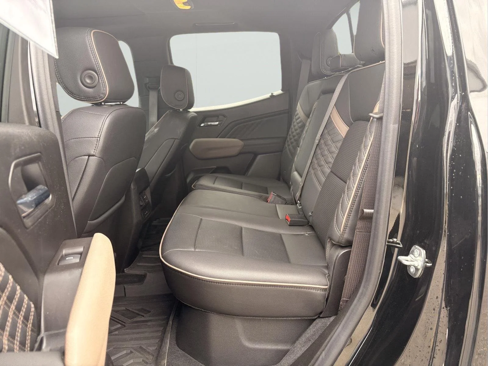 Used 2025 Onyx Black GMC Denali image 10