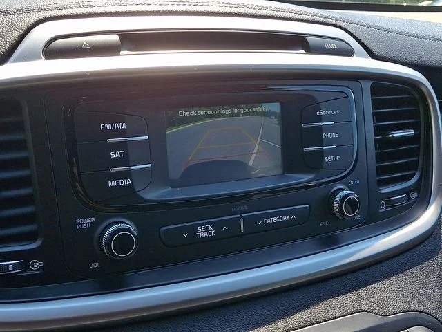 Used 2016 Silver Kia LX image 18