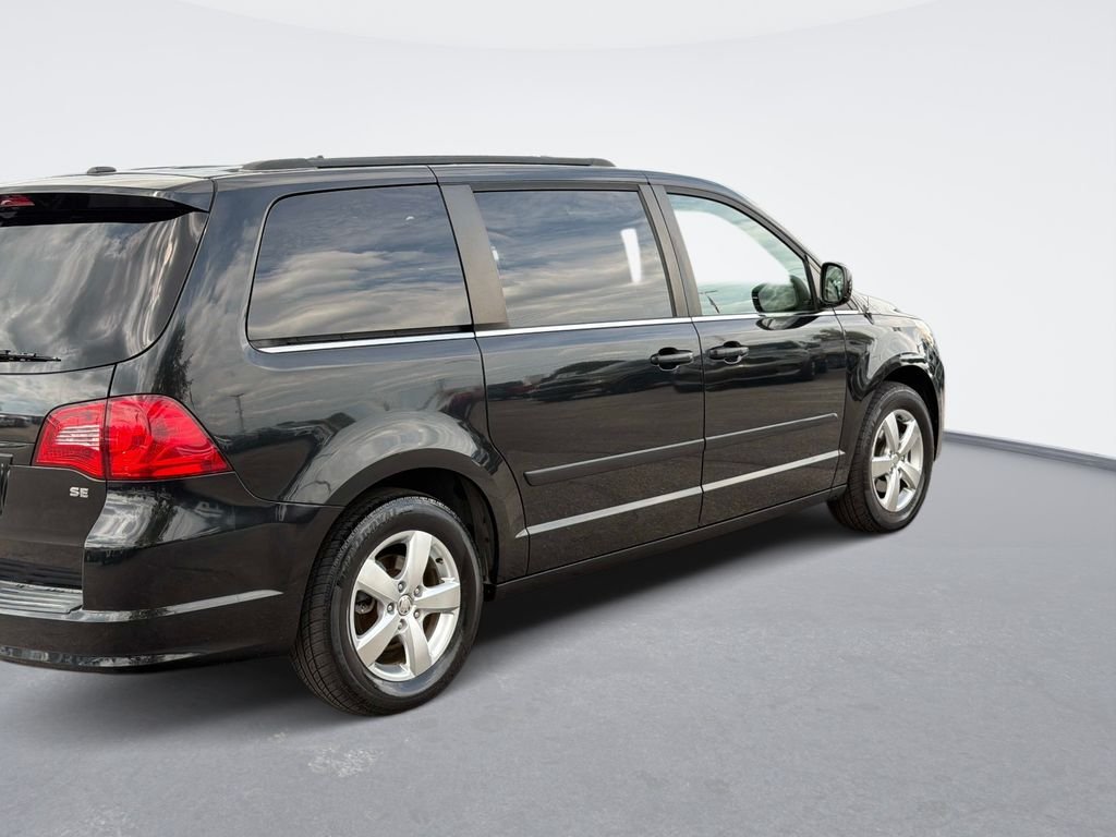 Used 2011 Black Volkswagen SE image 5