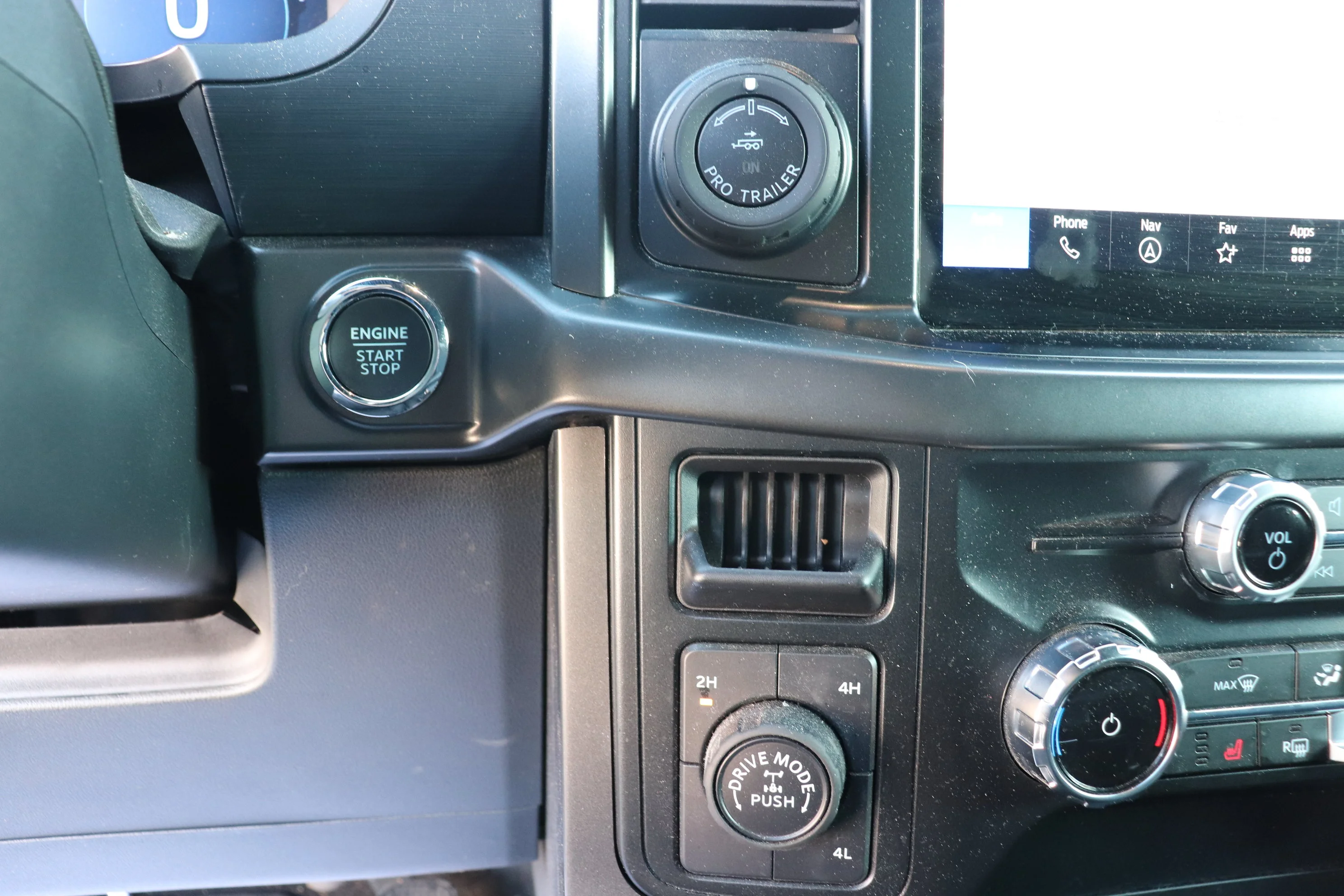 Used 2024  Ford XLT 4WD SuperCrew 5.5