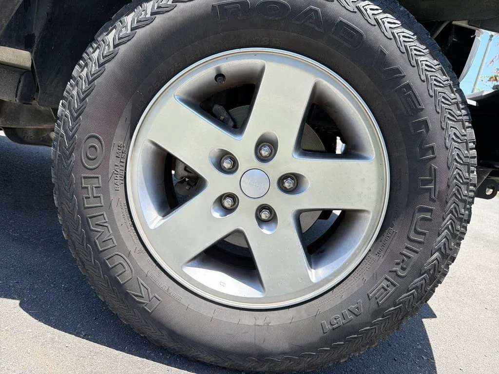 Used 2011 Silver Jeep Rubicon image 17