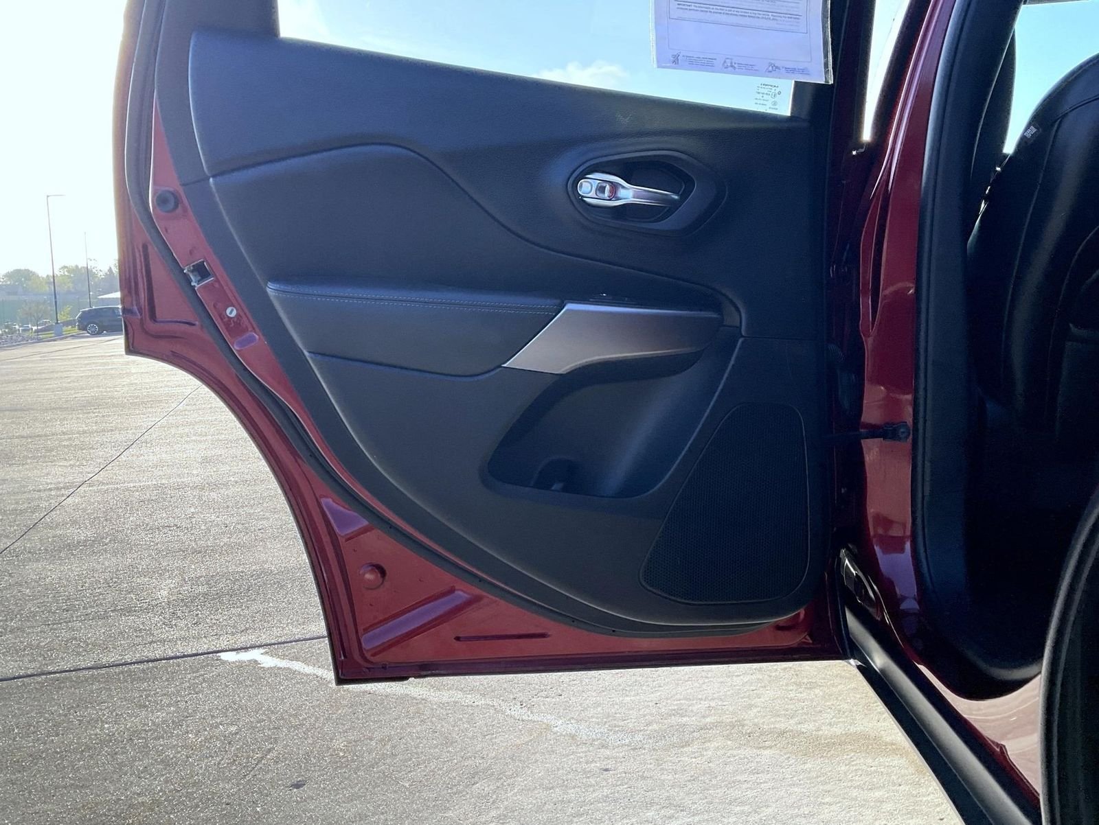 Used 2019 Red Jeep Latitude Plus image 18