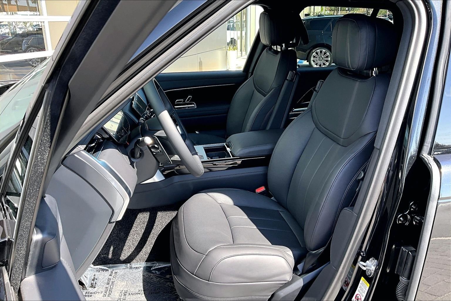 New 2026 Santorini Black Land Rover SE image 9