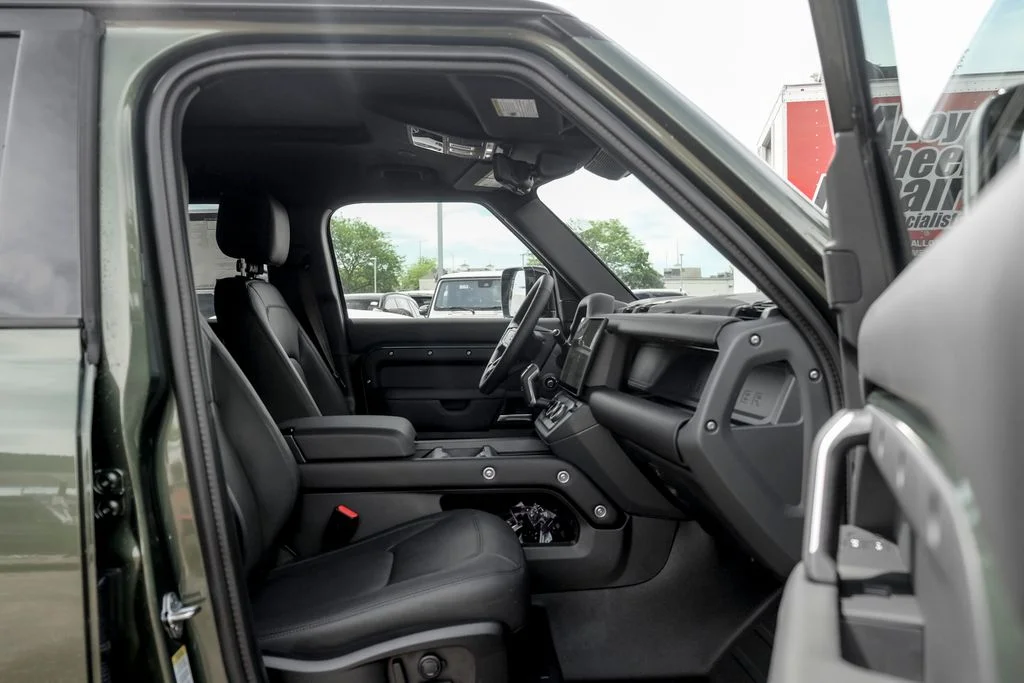 New 2026 Woolstone Green Land Rover X-Dynamic SE image 22