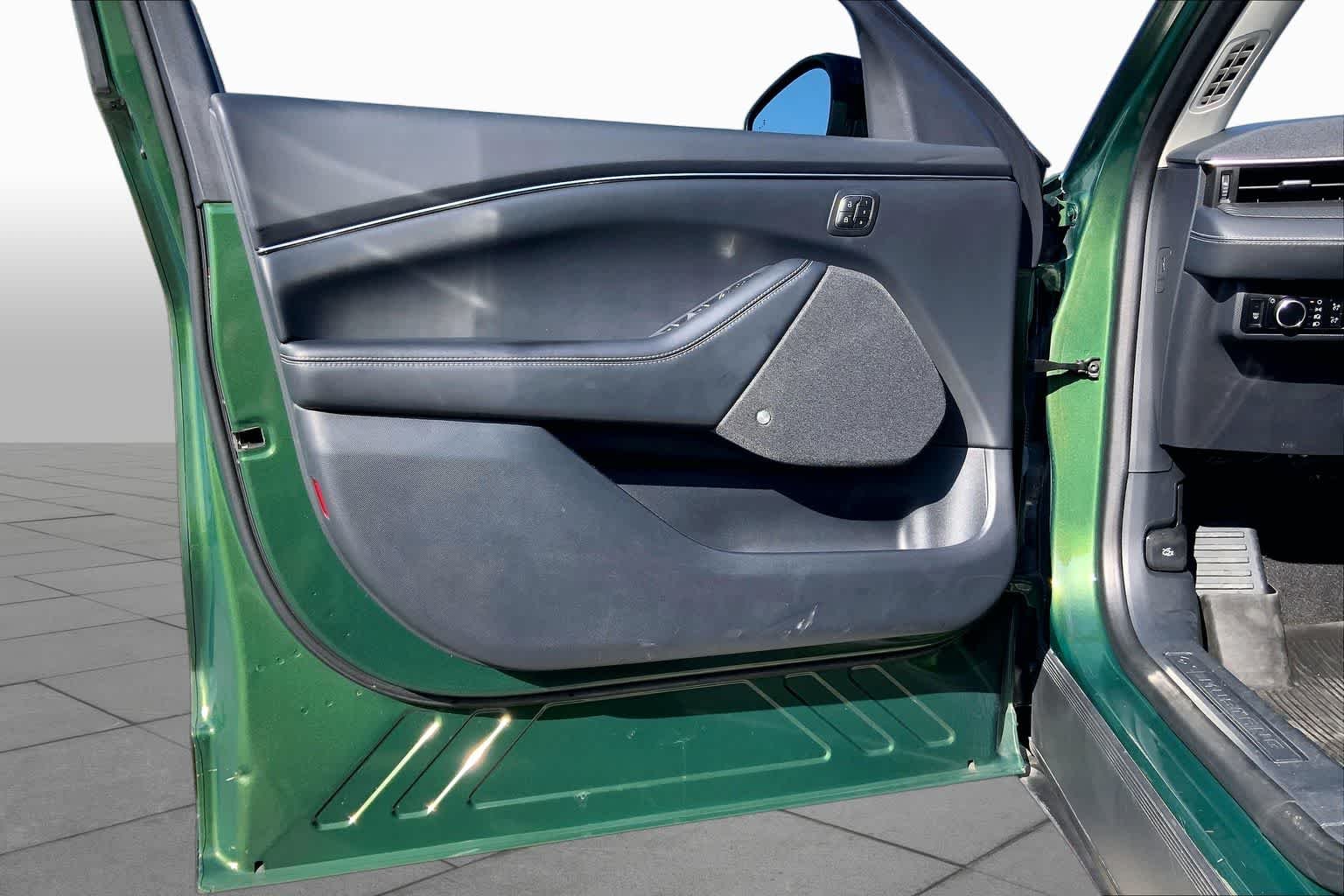 Used 2024 Eruption Green Metallic Ford Premium image 21