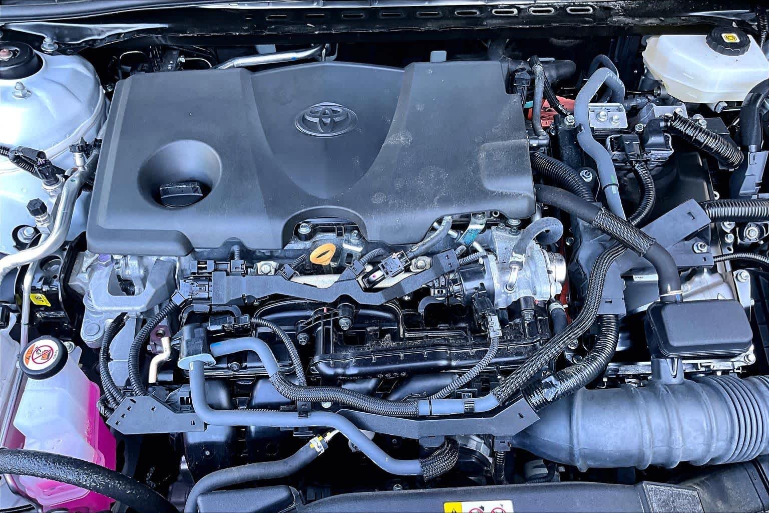 Used 2025 Ice Cap Toyota LE image 33