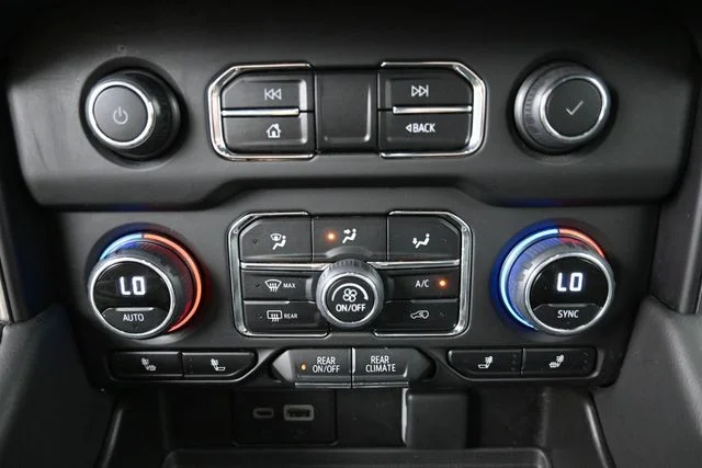 Used 2023 White Chevrolet Z71 image 26