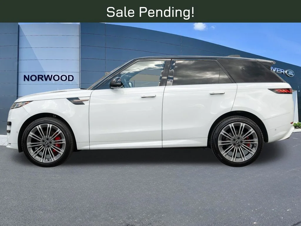 Certified Used 2023 White Land Rover SE Dynamic image 7