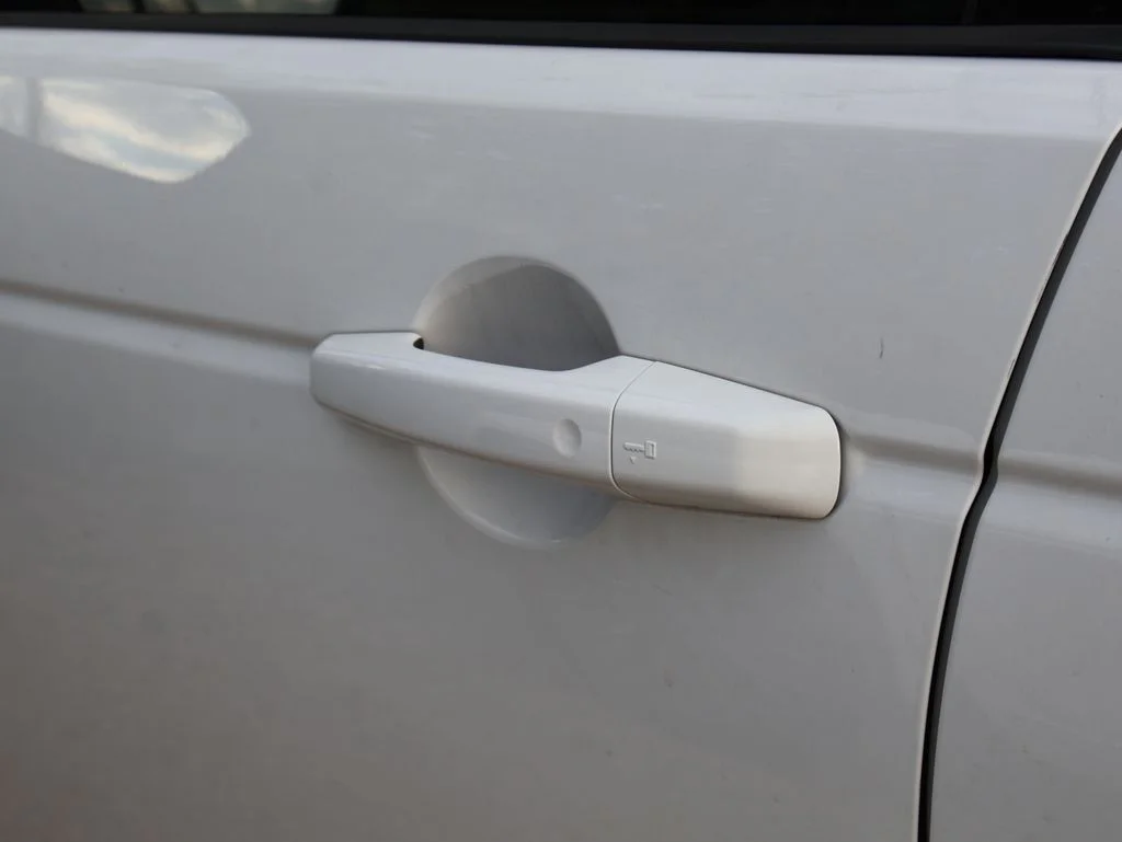 Used 2023  Land Rover SE R-Dynamic image 24