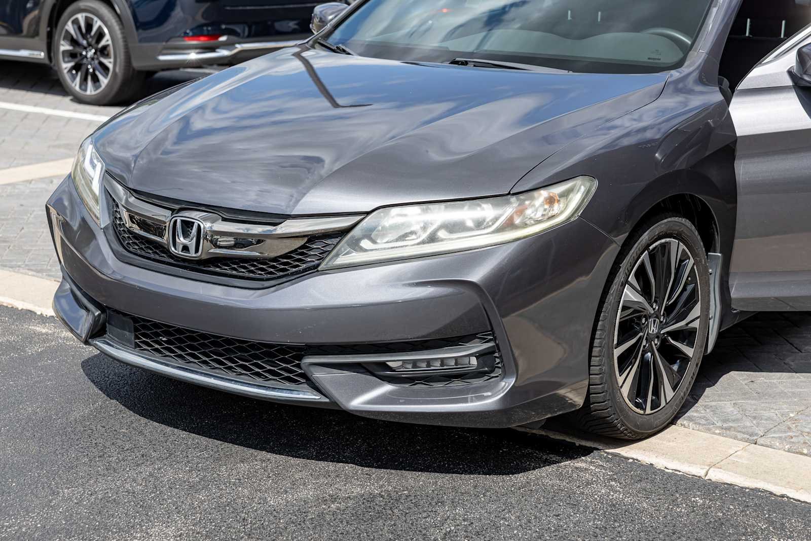 Used 2016 Modern Steel Metallic Honda EX image 31