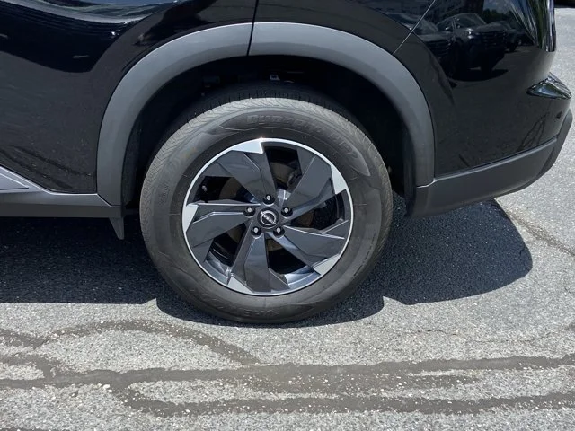2025 Nissan Rogue SV - Photo 11