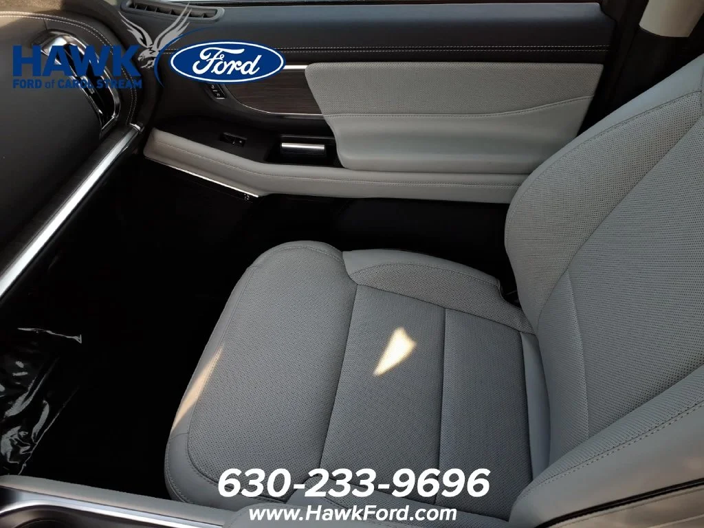 Used 2025 Black Ford Platinum image 26