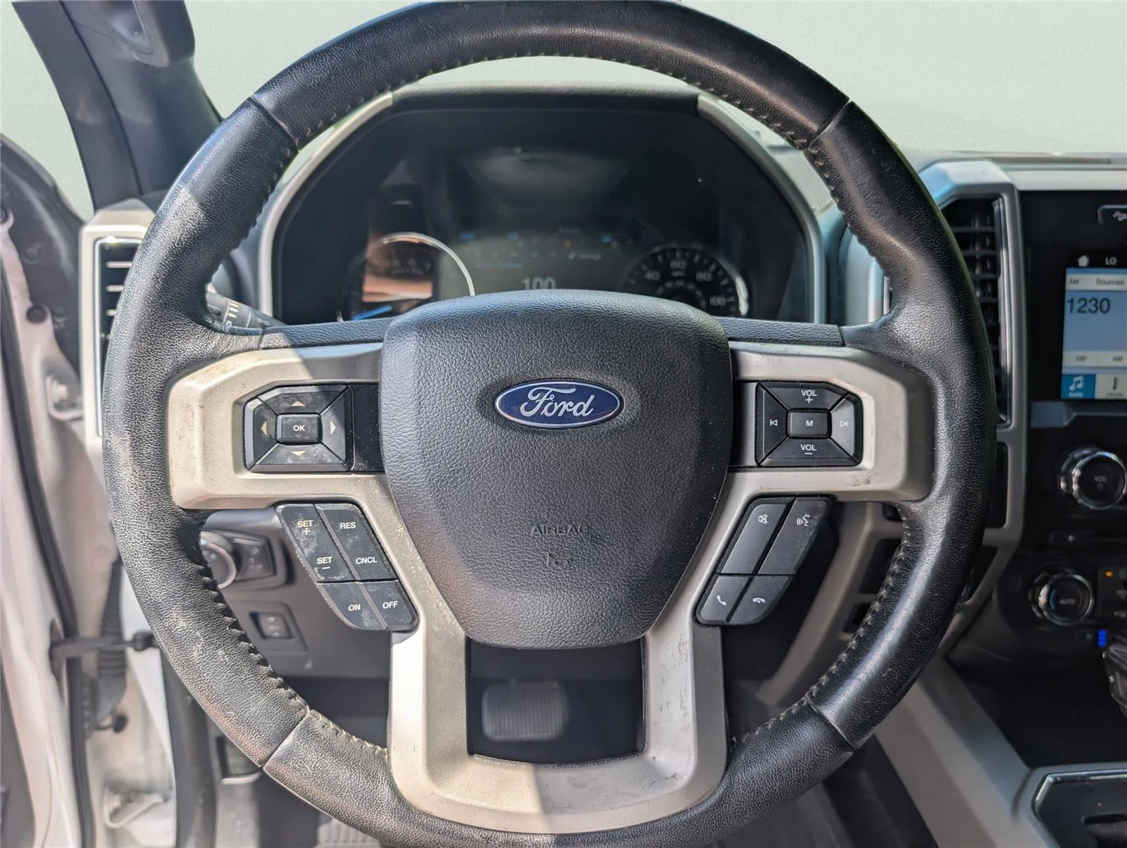 Used 2018 Oxford White Ford LARIAT image 36