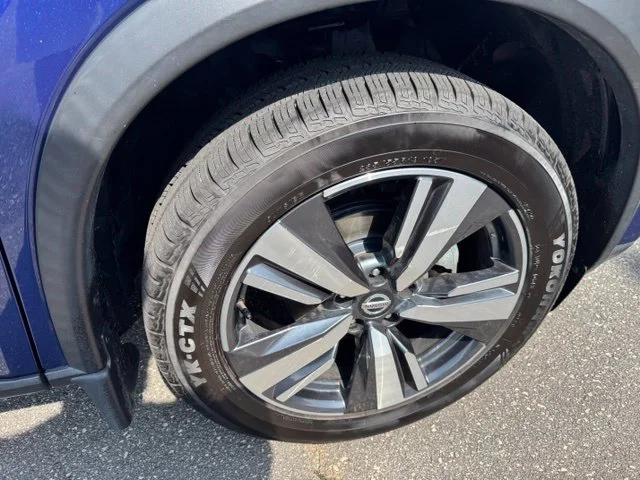 Used 2021 Blue Nissan Platinum image 10