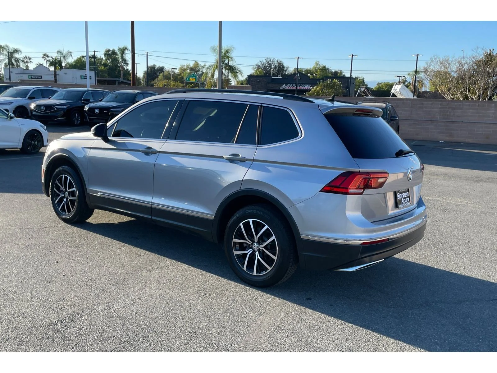 Used 2021 Pyrite Silver Metallic Volkswagen SE image 3