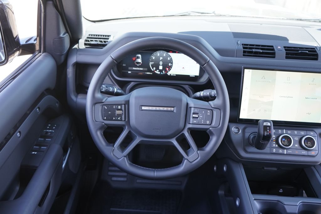 Used 2026 Black Land Rover X-Dynamic SE image 25