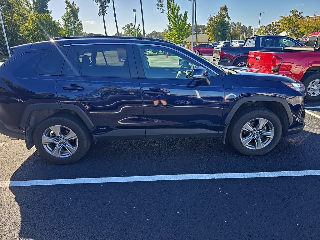 Used 2025  Toyota XLE image 4