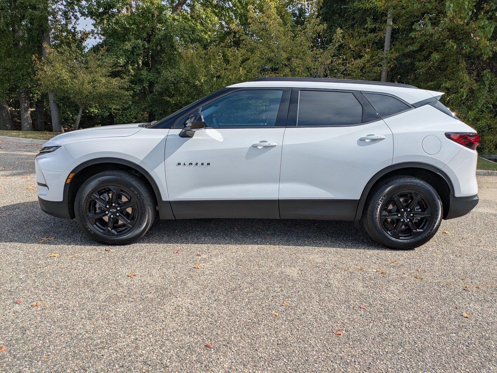 Used 2024 Summit White Chevrolet LT image 7