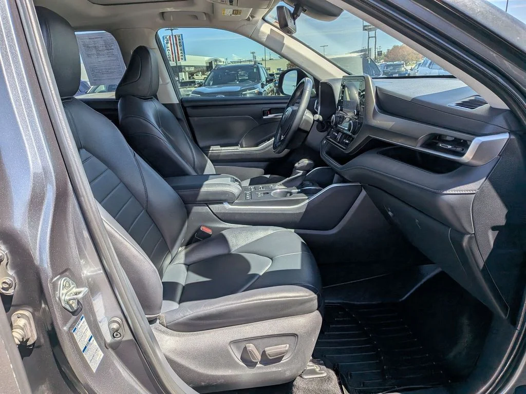 Used 2020 Gray Toyota XLE image 22