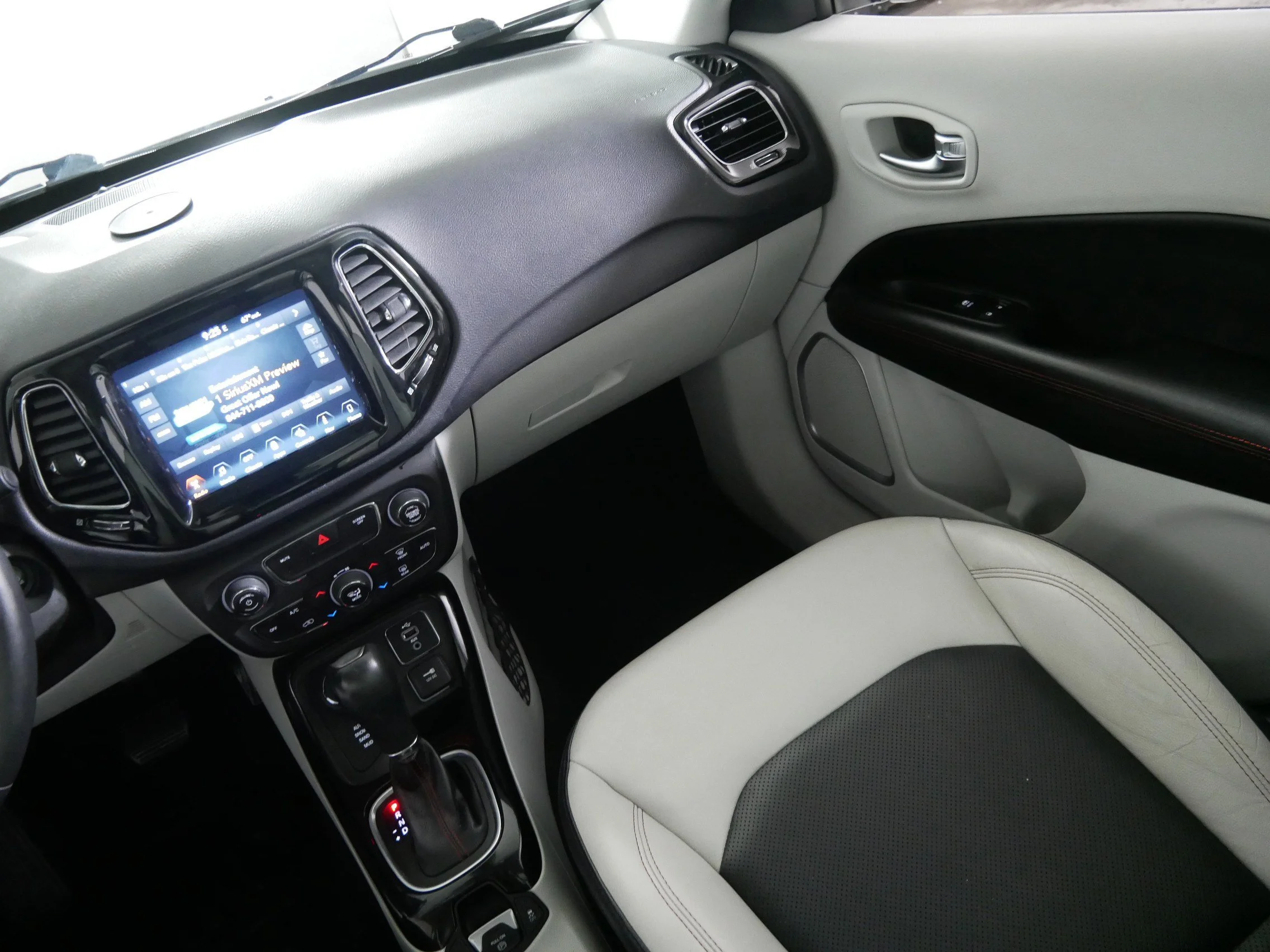 Used 2017 White Clearcoat Jeep Limited image 11
