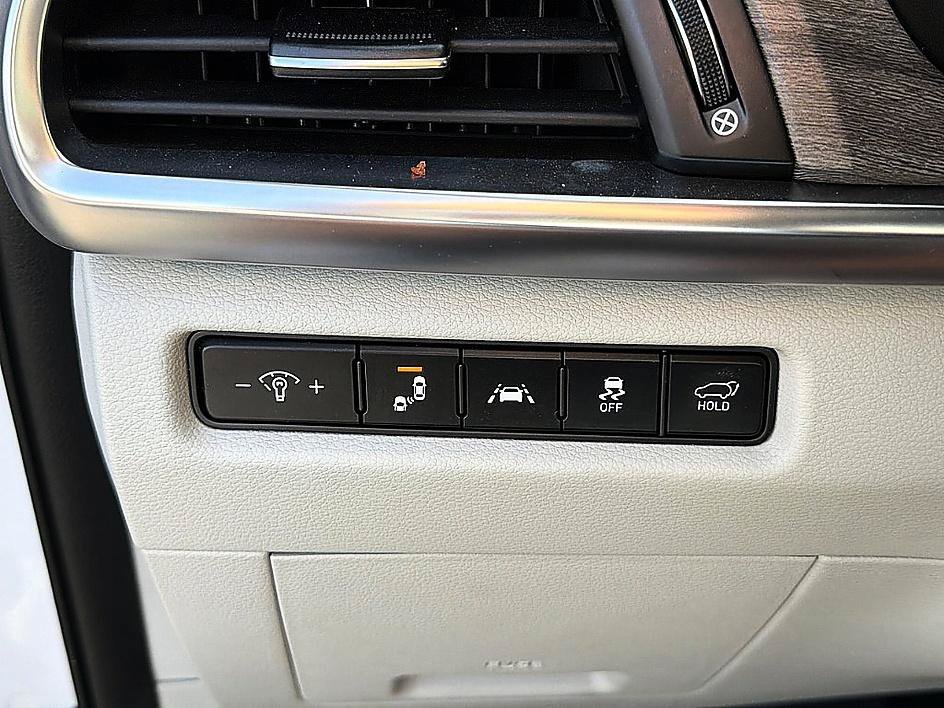 Used 2021 Glacial White Pearl Kia SX image 20