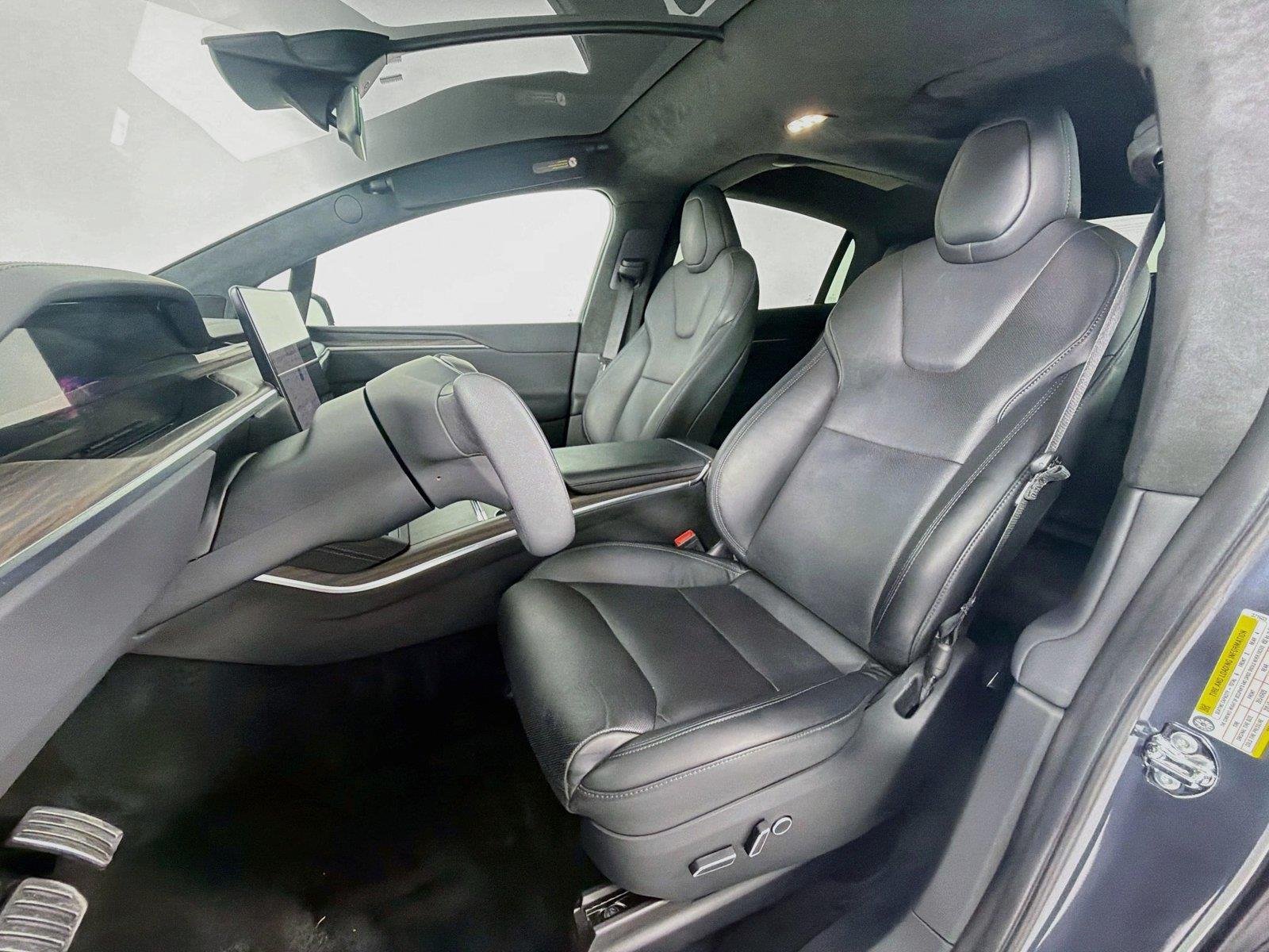 Used 2023  Tesla  image 5