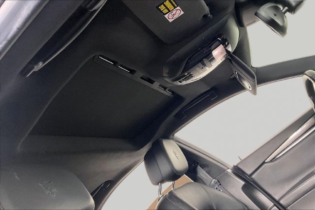 Used 2017  Maserati Base image 24